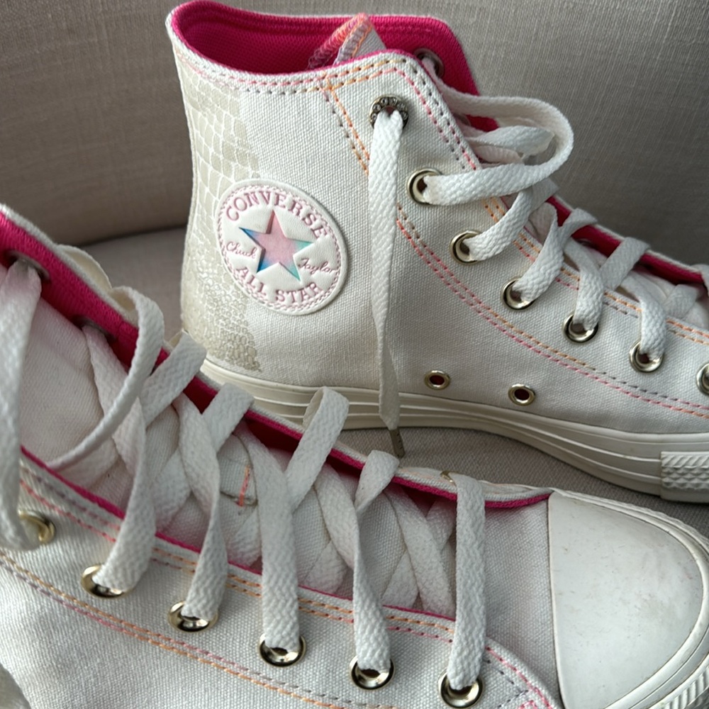 Women’s Converse - Picture 2 of 8